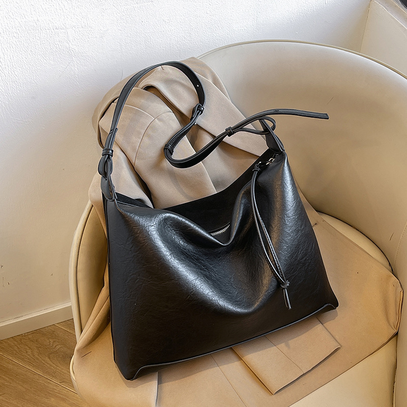 High-capacity women's 2024 new style high-end soft leather shoulder bag crossbody bag versatile casual commuting tote bag Specification drawing