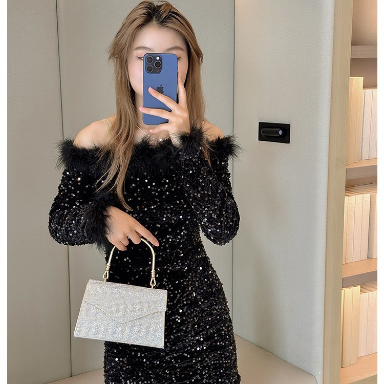 The 2025 summer new cross-border all-diamond style dinner bag is a fashionable and versatile hand-held small square bag and a light luxury single-shoulder crossbody bag Application Scenario