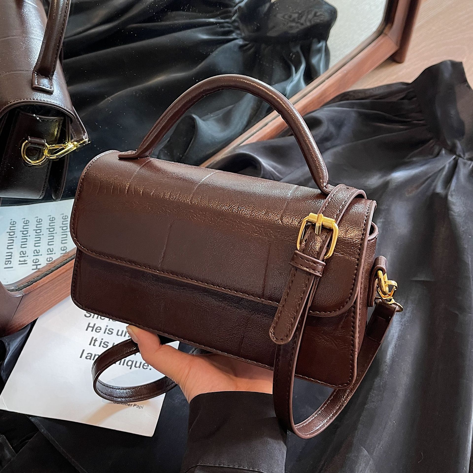 Retro small women's bag 2024 new winter fashion single-shoulder crossbody bag, high-end ladies' hand-held small square bag full figure