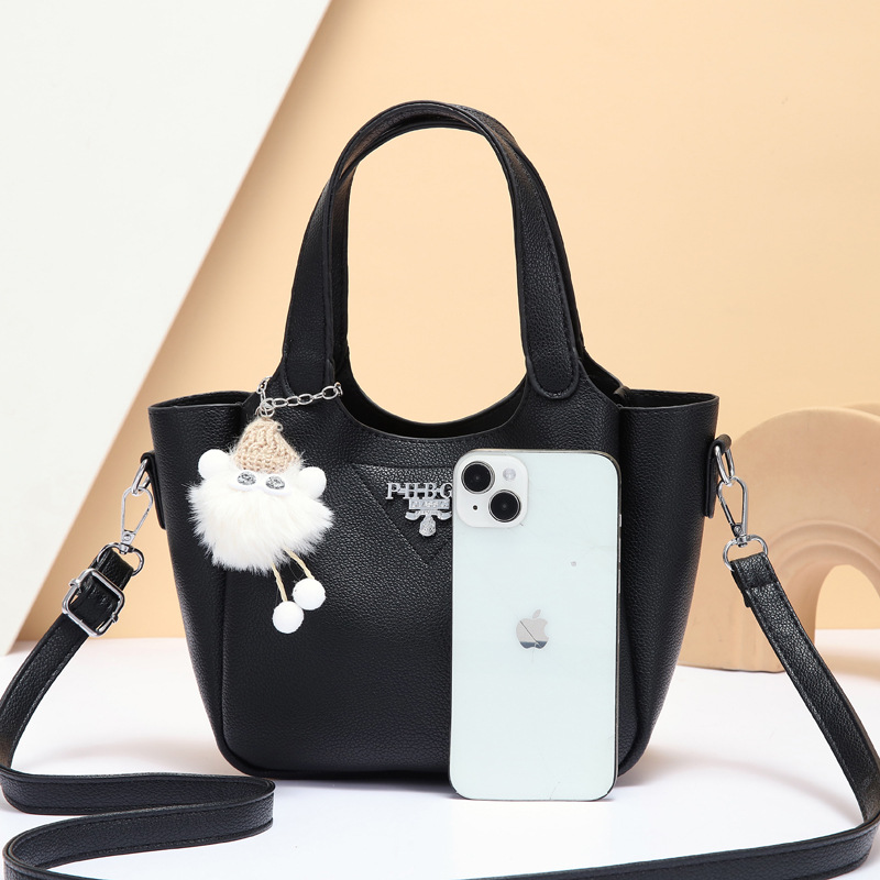 New fashionable, casual and versatile women's bag, new exquisite women's commuting single-shoulder bag, large capacity and simple handbag details Picture