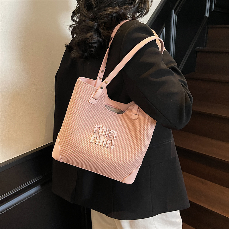 Fashionable and casual hand-held bucket bag for women, 2025 new Korean style trendy single-shoulder bag, high-end texture fashionable tote bag details Picture
