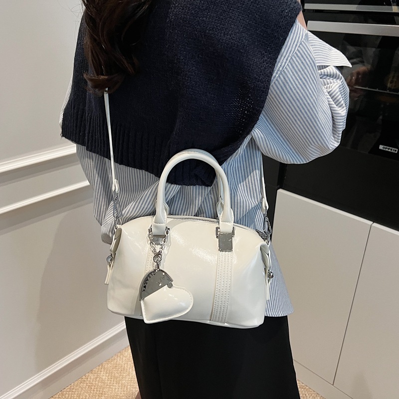A new, trendy and high-end Boston bag for women in 2025, a niche hand-held commuter single-shoulder crossbody bag Specification drawing