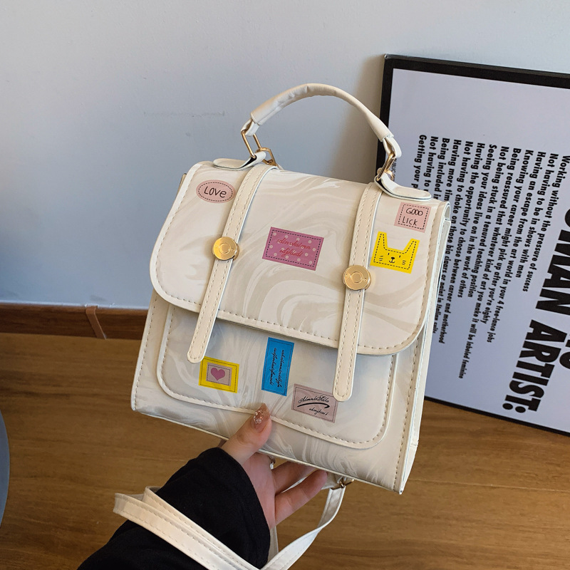 A cute and niche school-style backpack for students to class, a versatile bag for women to commute and go shopping full figure
