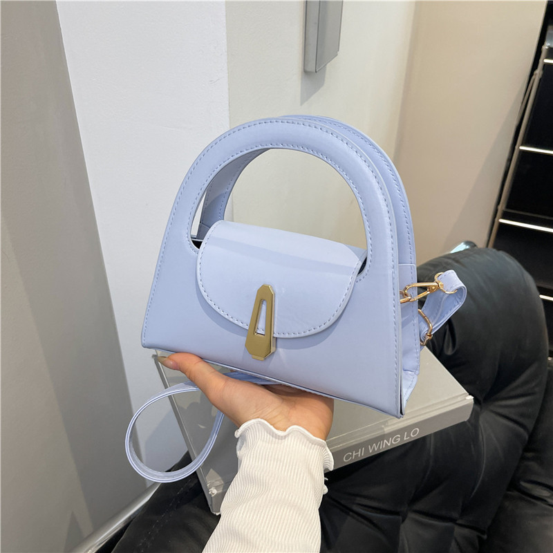 The new semi-round single-shoulder bag for women in 2025, a niche high-end handbag, is versatile for commuting and features a retro lockable crossbody full figure