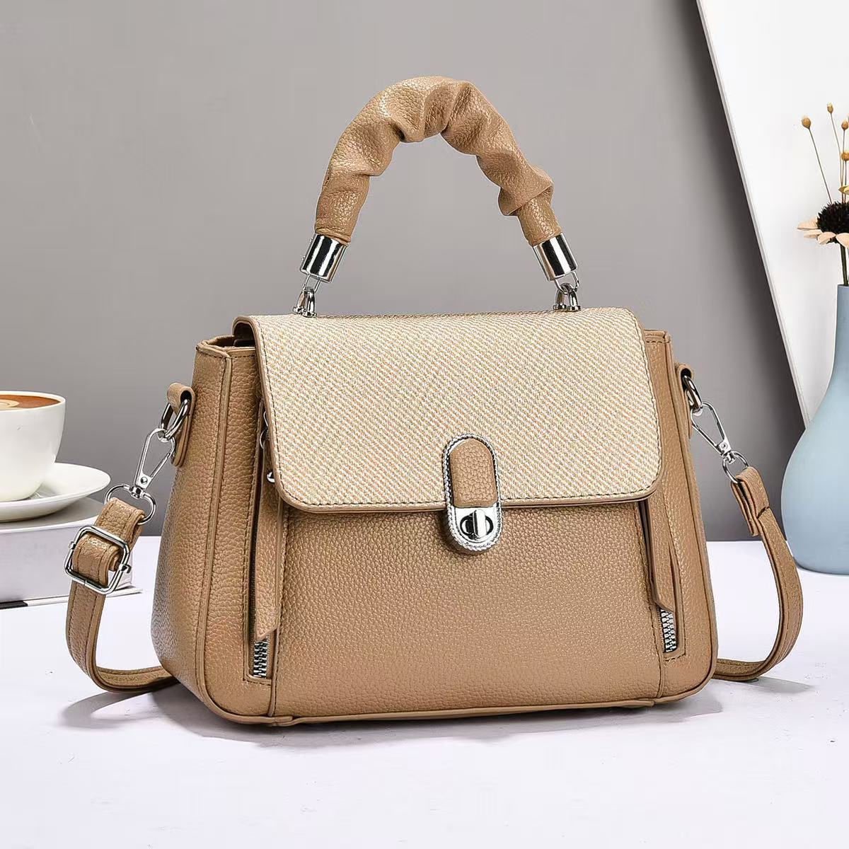 The new 2025 Korean handbag is a casual and versatile, high-quality single-shoulder bag with a niche design. It is a French hand-held women's bag full figure