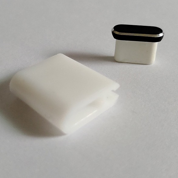 Charging port plug anti-loss accessory Type-c charging port plug storage anti-loss device Blind plug dust plug organizer Application Scenario