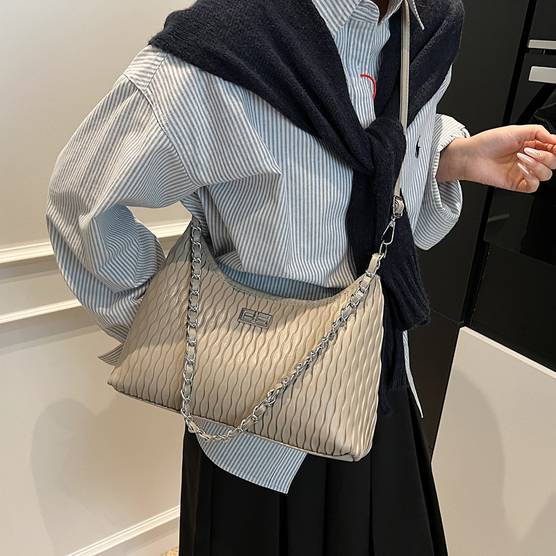 Korean-style casual pleated underarm bag for women 2025 new trendy and fashionable chain wandering bag, Korean-style single-shoulder crossbody bag details Picture