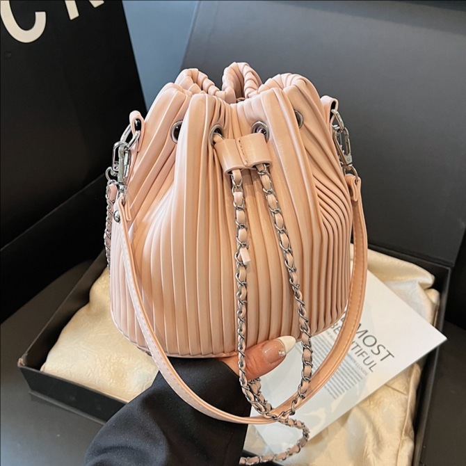 Cross-border niche design pleated drawstring bucket bag for women 2025 new summer Korean-style fashionable and versatile single-shoulder crossbody bag full figure