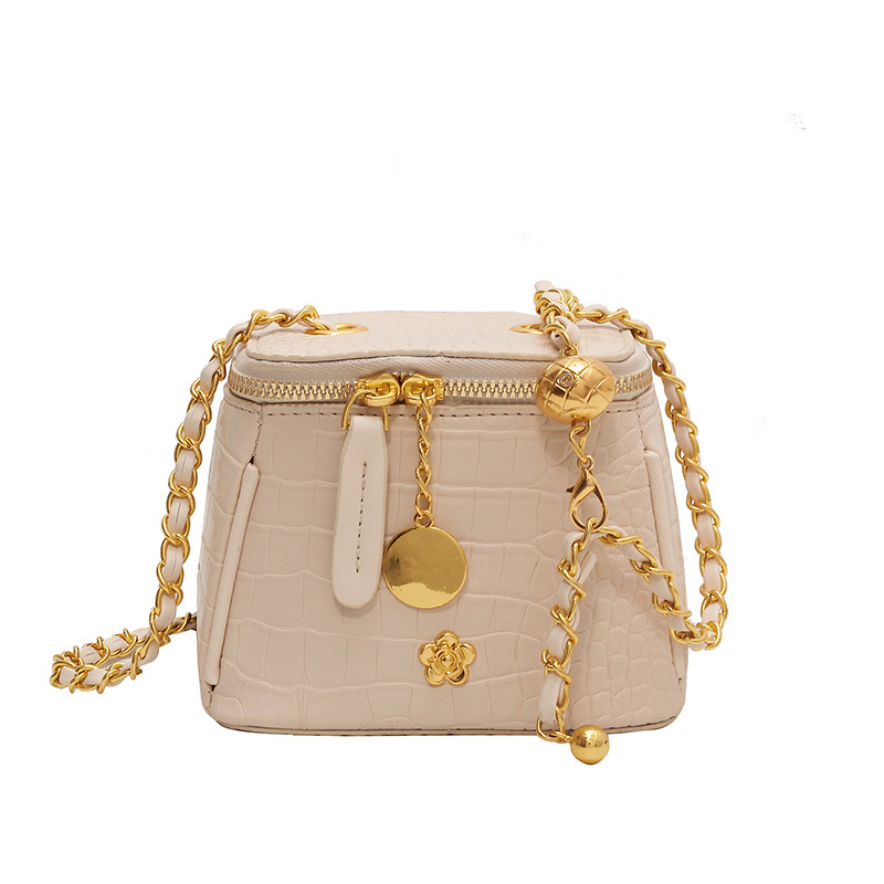 High-end small box bag for women 2023 new style fashionable crossbody bag, chain casual mini mouth red envelope mobile phone case Item Picture