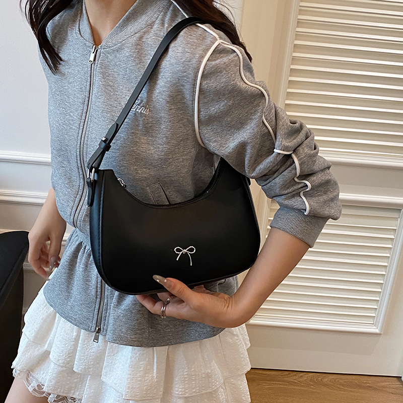New fashionable solid-color bag with a 2025 texture. Casual bow dumpling bag, single-shoulder armpit bag, crescent bag Specification drawing