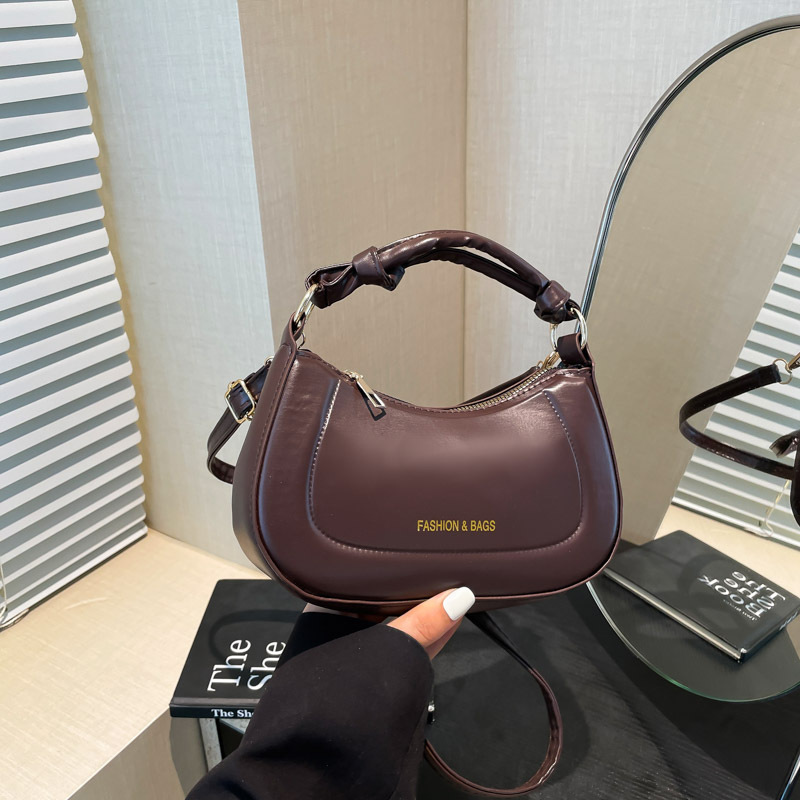 This is a new summer 2025 fashionable, stylish, versatile, high-end, and trendy solid-color bag for women full figure