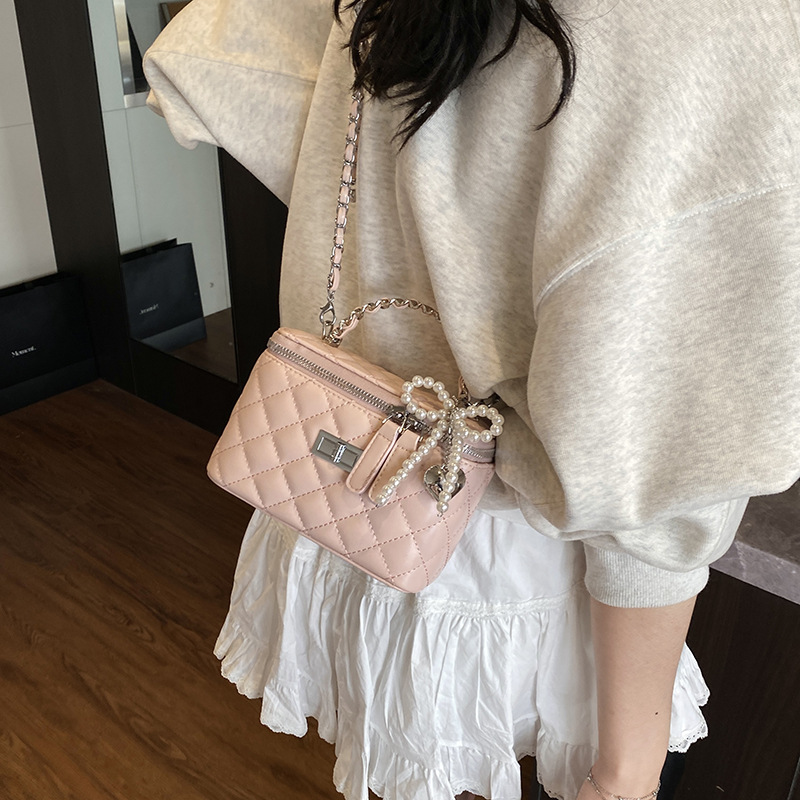 A high-end, stylish, diamond-shaped chain hand-held box bag for women, a new and fashionable cosmetic bag, a single-shoulder crossbody bag Specification drawing