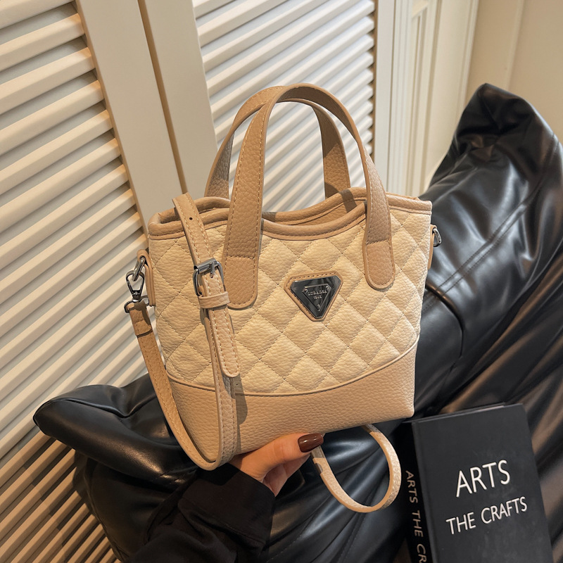 Diamond-shaped embroidered thread small bag for women, 2025 new style, high-end and versatile crossbody bag, fashionable and casual hand-held bucket bag details Picture