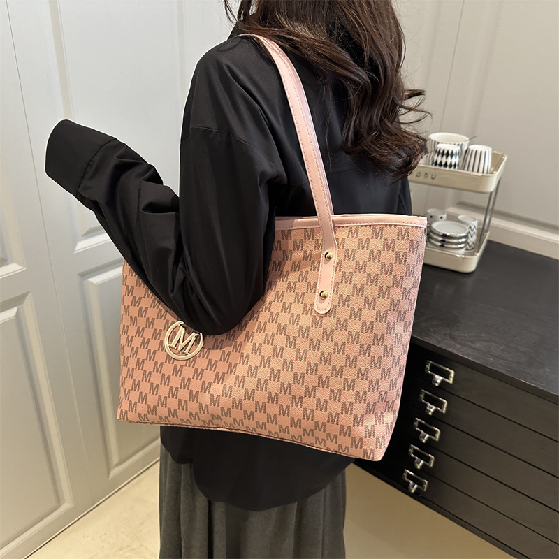 Large-capacity underarm bag for women, new Spring/Summer 2025 trendy and fashionable single-shoulder bag, commuter tote bag, hand-carry bag trend details Picture