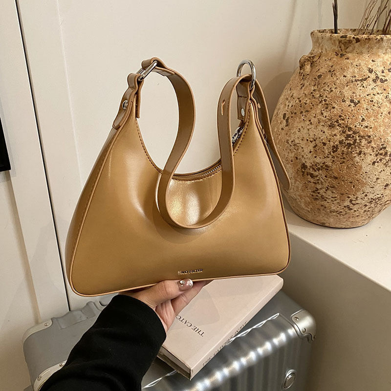 Women's underarm bag 2025 New style, trendy, casual and versatile shoulder bag, high-end, niche and fashionable commuting bag full figure