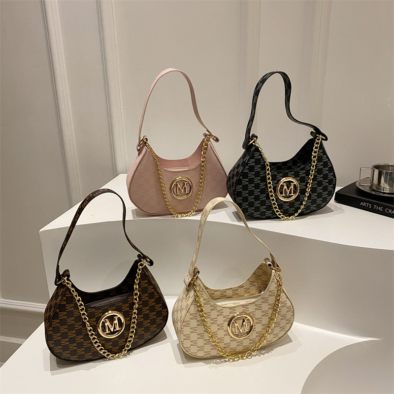 Spring fashion women's quality underarm bag 2025 New style simple and fashionable crossbody bag, hand-held commuter women's bag Application Scenario