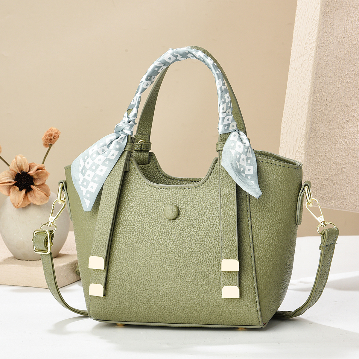 Large-capacity silk scarf women's bag 2025 Cross-border new style, lychee pattern single-shoulder crossbody bag, trendy casual tote bag Application Scenario