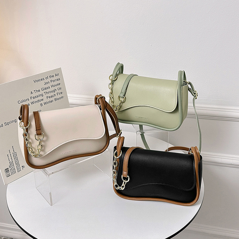The fresh and artistic color-blocking small square women's bag is a niche 2023 spring fashion single-shoulder crossbody bag with a versatile feel for ladies Application Scenario