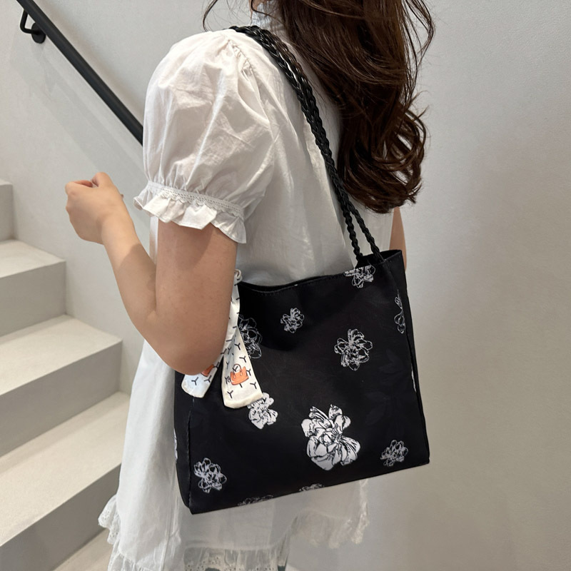 Cross-border Chinese-style new Chinese-style hand-held bucket bag for women, a trendy and versatile single-shoulder armpit bag for summer 2025 details Picture