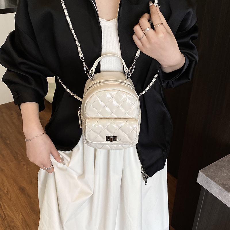 Fashionable, retro, niche and trendy mini backpack for women 2025, new diamond-shaped chain casual small backpack Specification drawing