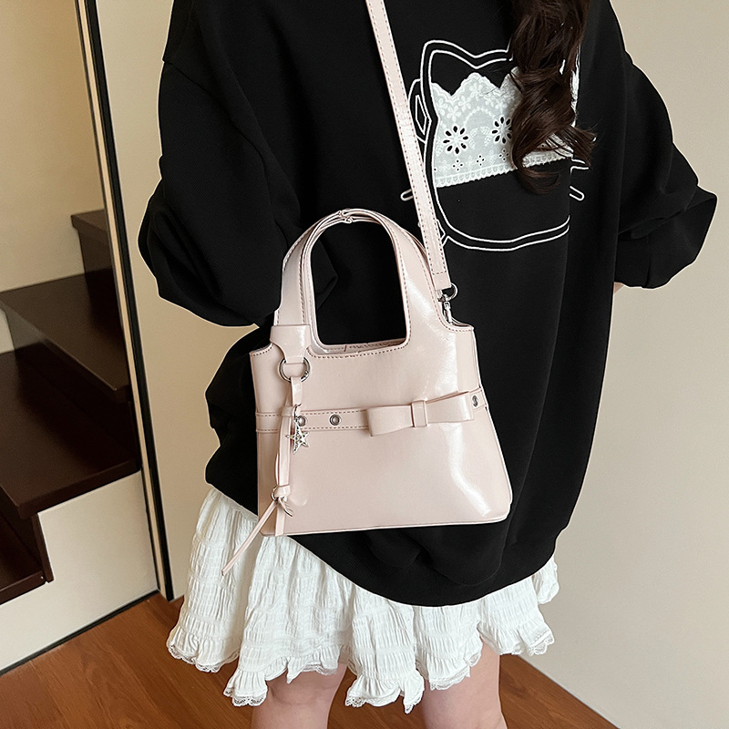 The 2025 new Korean-style high-end bow handbag is fashionable, stylish, light luxury and versatile for commuting. It is a single-shoulder crossbody bag Specification drawing