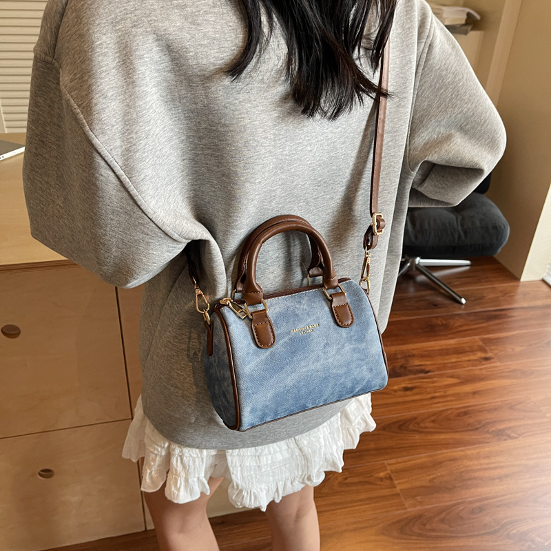 Bag Girl 2025 Summer New Korean-style handbag, fashionable pillow bag, simple and versatile shoulder bag, patchwork crossbody bag Application Scenario