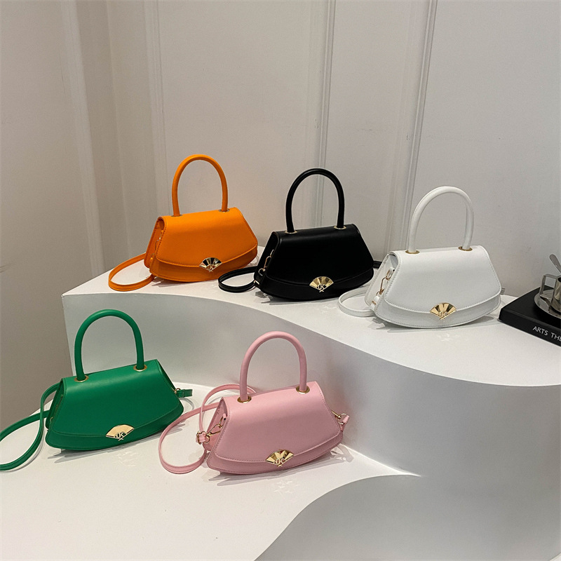 A stylish and stylish small bag for women in Spring/Summer 2024, a solid color individual crossbody bag for commuting Application Scenario