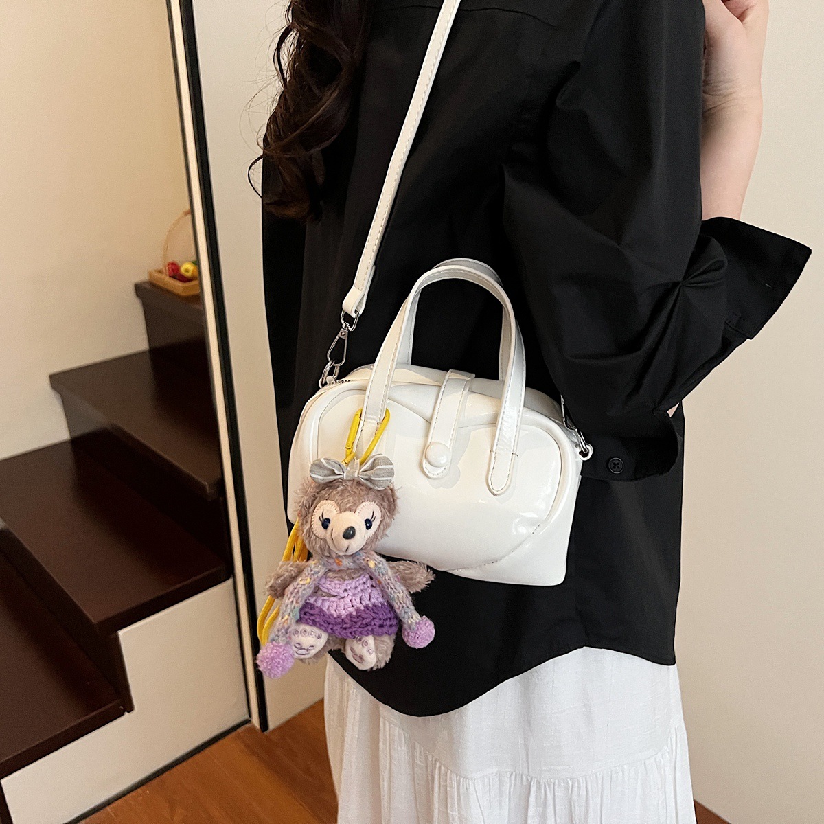 The 2025 new high-end quality trendy hand-held small square bag for women is fashionable, stylish, light luxury and versatile. It is a single-shoulder crossbody bag for women Specification drawing