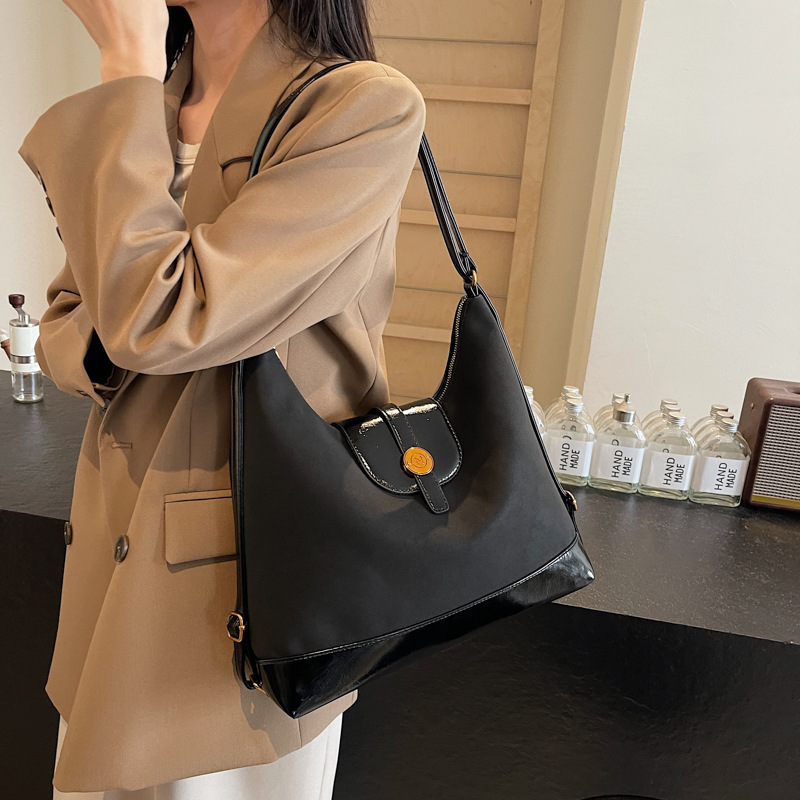 Retro matte tote bag for women, 2024 new style, high-end single-shoulder commuter bag, multi-functional double-shoulder travel backpack Application Scenario