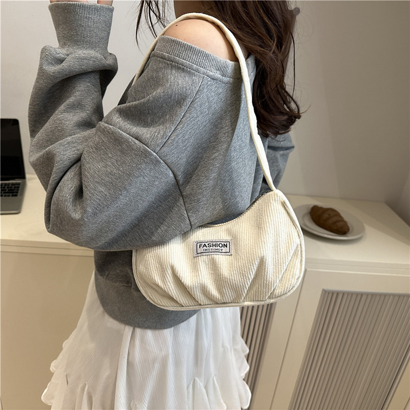 A slanted solid color summer 2025 Korean-style fashionable and individual velvet new bag, a versatile bag, a simple underarm bag for women Specification drawing