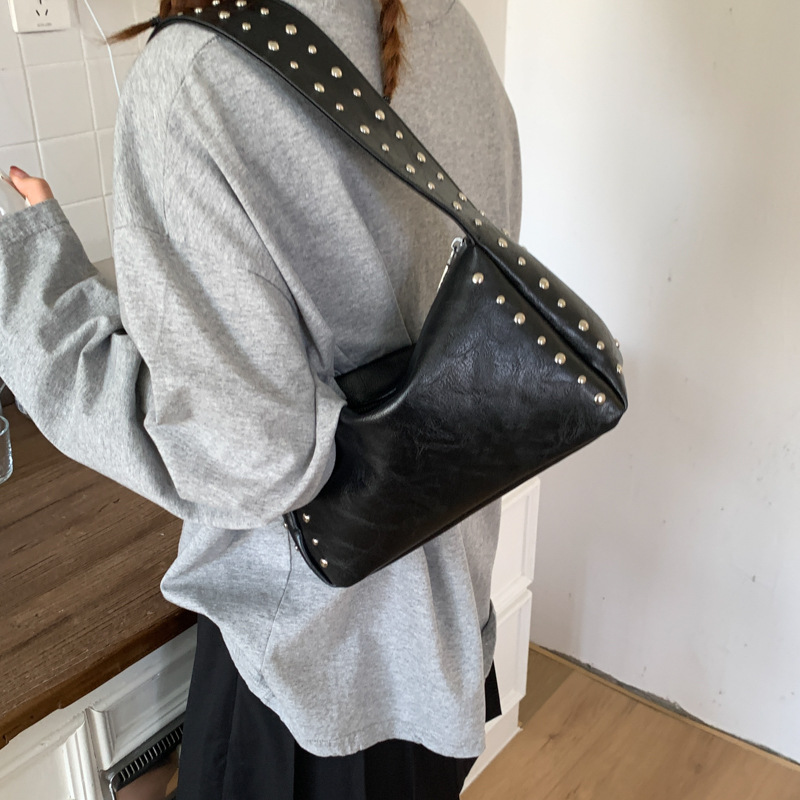 Cross-border Korean-style trendy and simple motorcycle-style underarm bag for women, a new retro and versatile commuting single-shoulder bag for summer 2025 Specification drawing