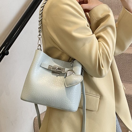 Cross-border 2025 New fashionable and versatile large-capacity women's single-shoulder crossbody chain bucket bag, a popular hit details Picture