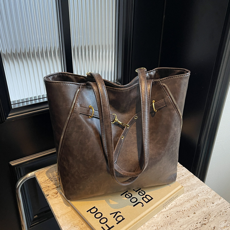 Cool oil wax leather large bag for women 2024 New style fashionable retro backpack, multi-functional casual underarm tote bag details Picture