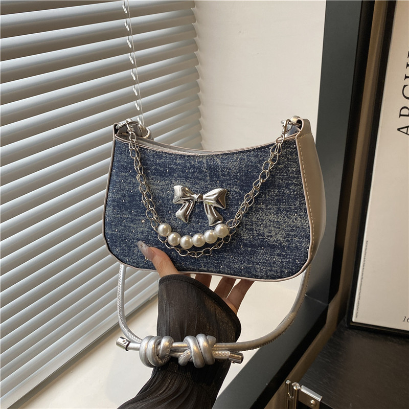 A new, high-quality single-shoulder crossbody bag with a Korean-style fashionable chain bag, featuring a niche design for underarm women full figure