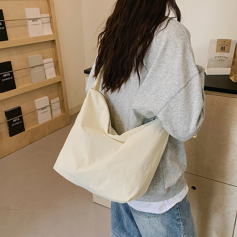 Cloud-shaped pleated drawstring shoulder strap canvas dumpling bag solid color simple and laid-back style commuting versatile single-shoulder crossbody bag for women Specification drawing