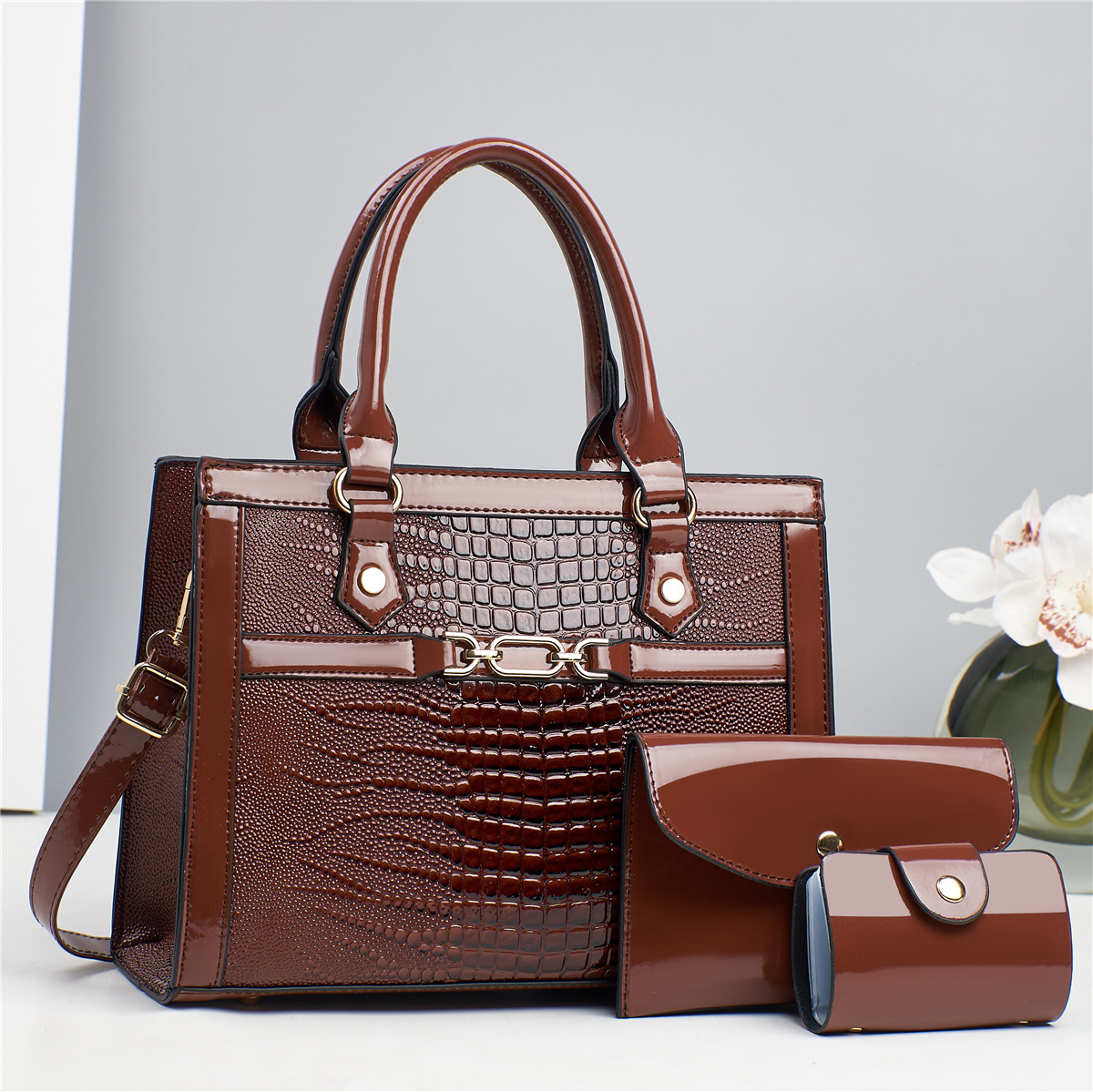 A new three-piece set of lizard-patterned shiny leather bag for women, a large-capacity single-shoulder crossbody bag for autumn and winter commuting details Picture