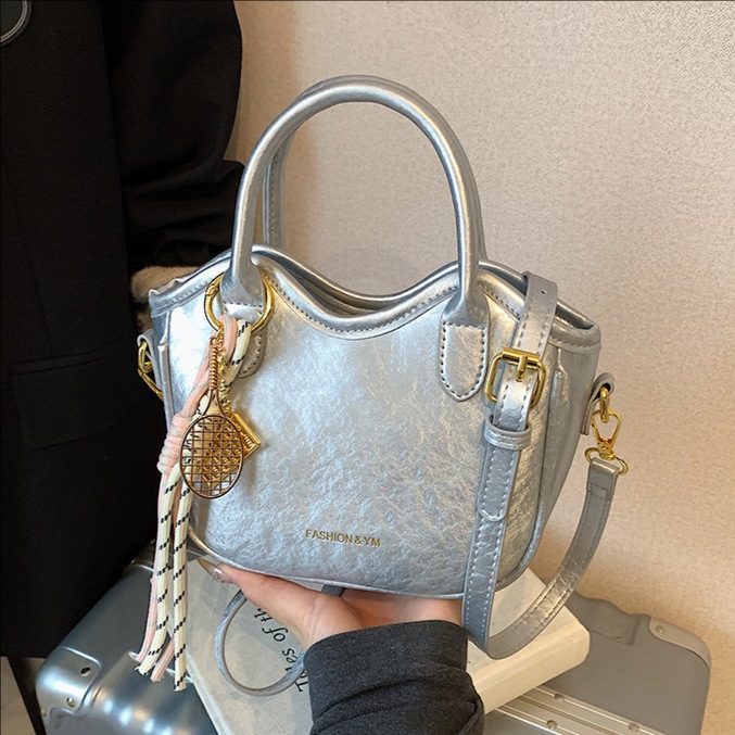 2025 New style fashionable and versatile casual crossbody bag, high-end and exquisite hand-held bucket bag, shiny and stylish single-shoulder bag full figure