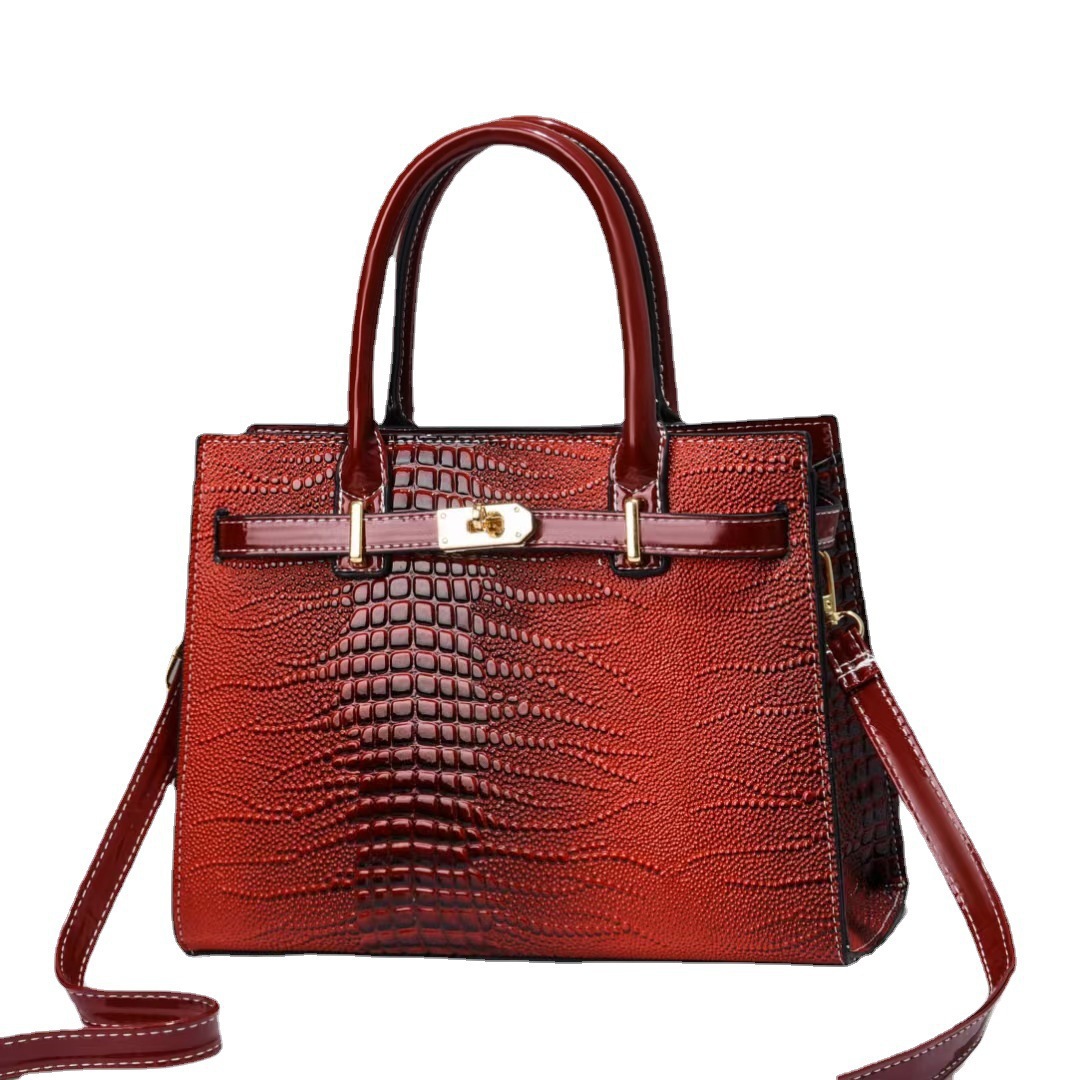 A new 2024 niche design women's bag with a high-end feel and large capacity, a light luxury trendy brand crossbody handbag Item Picture