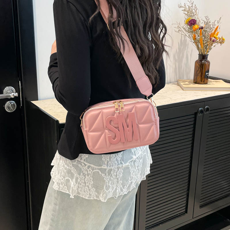 Trendy and versatile women's bags, high-quality small square bags, casual single-shoulder bags, crossbody bags, wide shoulder strap mother-daughter bags details Picture