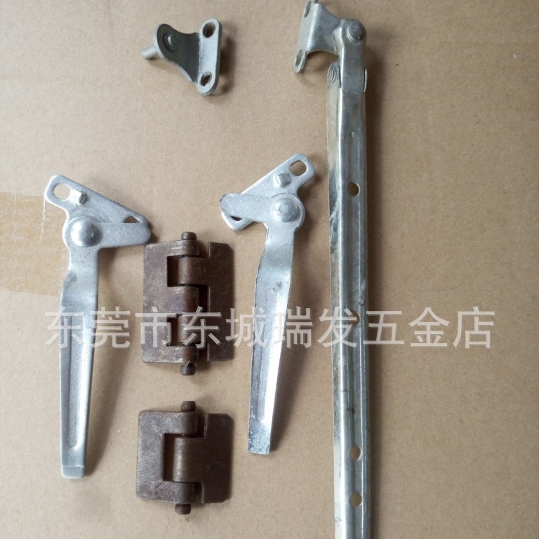 Old-fashioned iron and steel window hinges, steel window braces, iron window handles, door hinges, door hinges, door shafts, window locks, and door and window hooks Application Scenario