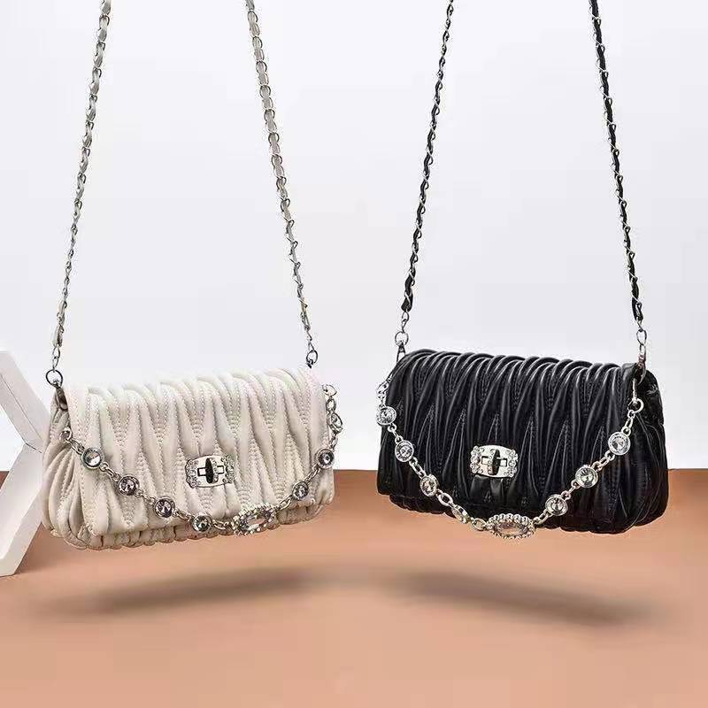 French niche bag pearl women's bag 2022 New trendy single-shoulder underarm bag, high-end and versatile pleated chain bag Application Scenario