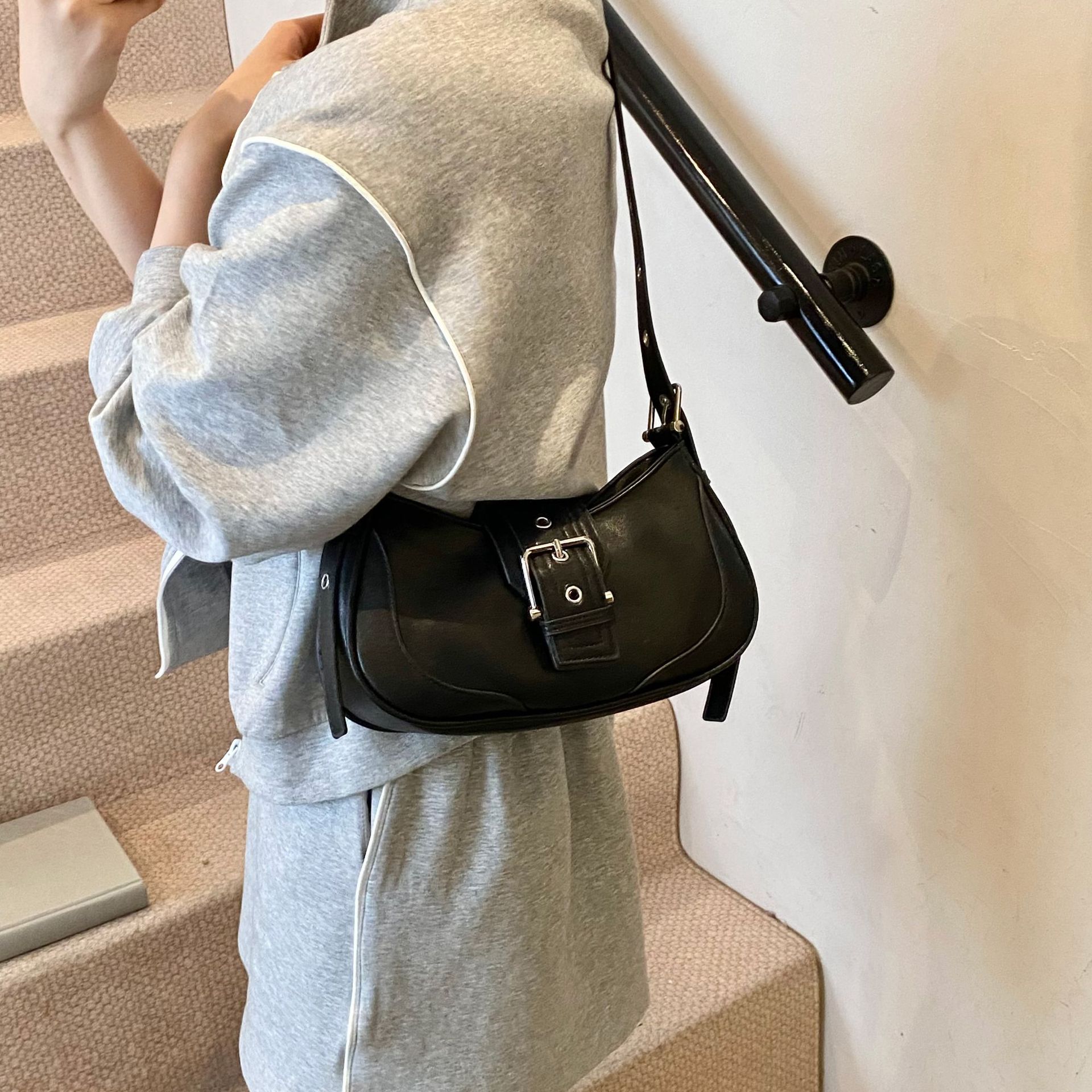 Bag Girl 2025 New retro hot Girl underarm bag, niche quality, fashionable and simple crescent bag, single-shoulder crossbody bag Specification drawing