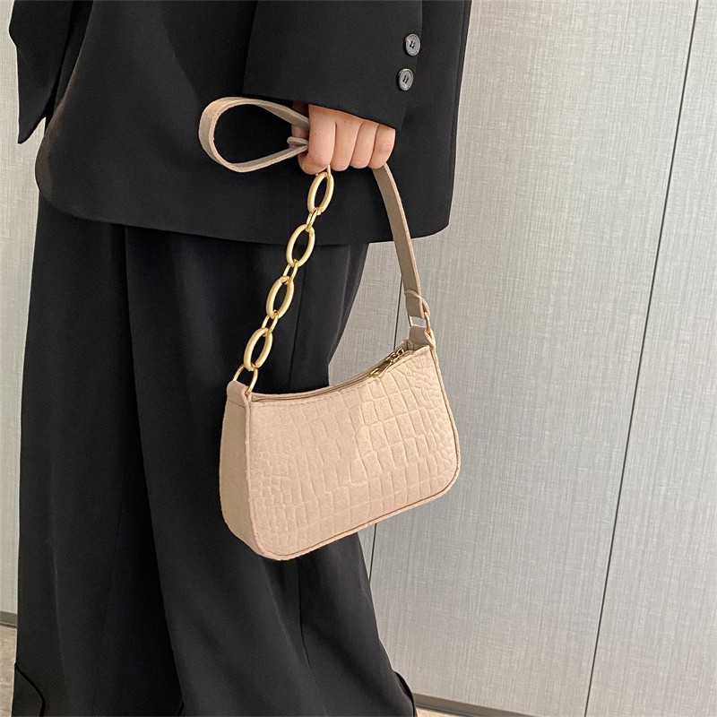 Single-shoulder bag for women, niche design, high-end texture, underarm bag, 2023 new crescent-shaped saddle bag, handbag details Picture