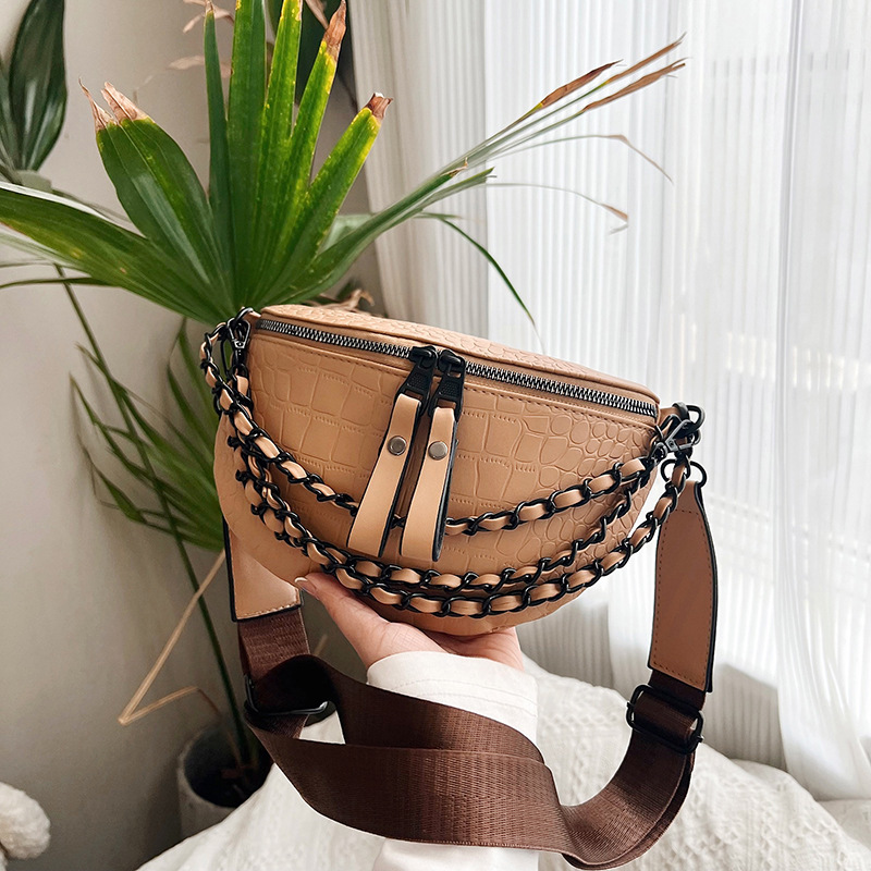 Wide-shoulder strap women's bag, fashionable chain bag, new autumn/winter 2024 trendy crossbody bag, Korean-style fashionable saddle bag for women full figure
