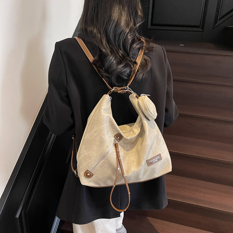 Retro large-capacity commuter tote bag for women, 2025 new Korean version niche single-shoulder bag, multi-functional and fashionable backpack Application Scenario