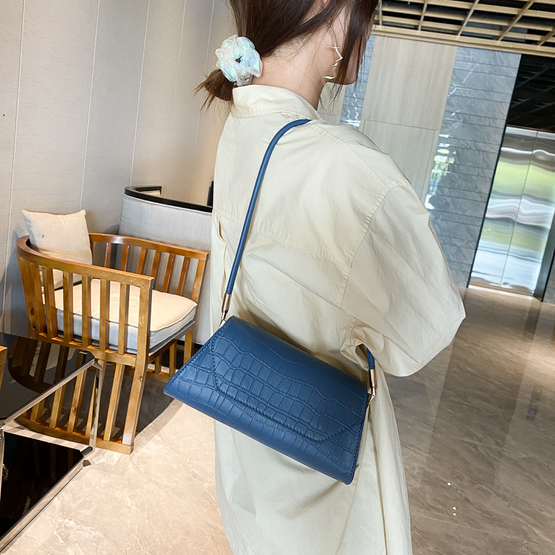 French style trendy small bag 2022 new trendy trendy women's bag, versatile single-shoulder armpit bag, baguette bag Specification drawing