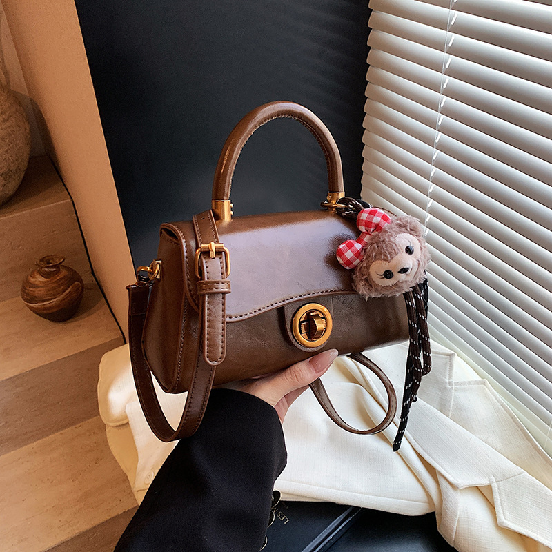 Retro and simple small bag for women, 2024 new style hand-held small square bag, high-end and stylish, versatile, high-end quality crossbody bag full figure