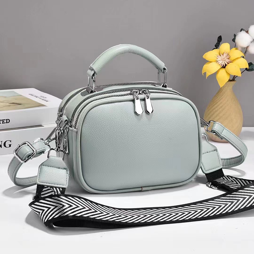 The 2024 new cross-border trend Amazon Russian women's crossbody single-shoulder bag is a fashionable and trendy small square bag for ladies Application Scenario