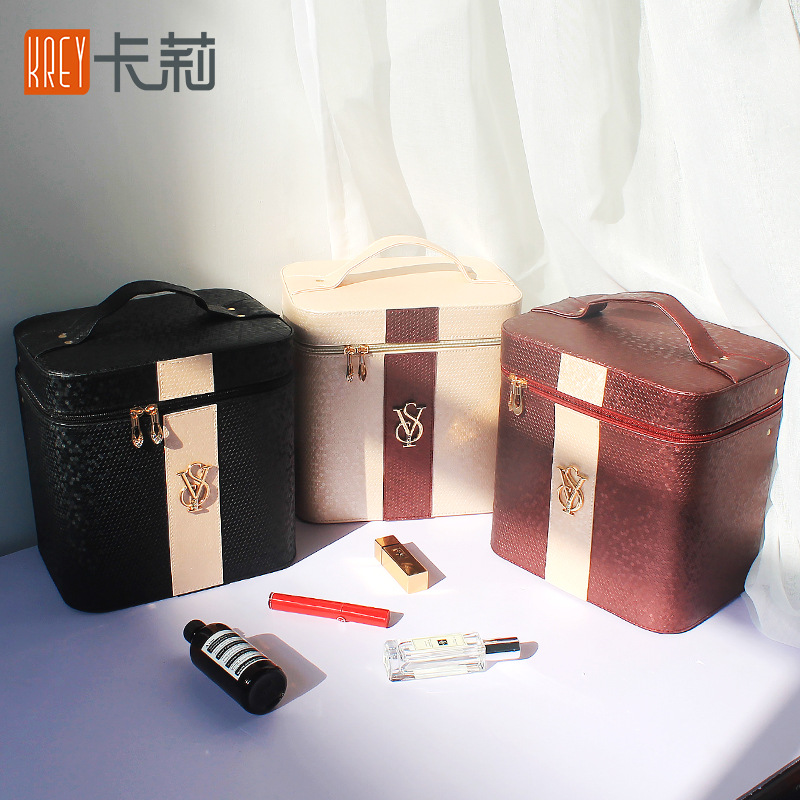 Large-capacity makeup bag, portable for women, popular Instagram style cosmetics storage bag, multi-functional and simple hand-held makeup box Application Scenario