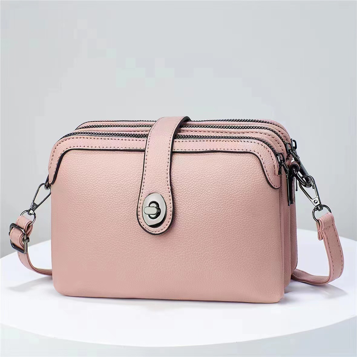 One-stop delivery of 2023 new solid-color multi-compartment large-capacity, simple and elegant cross-border single-shoulder hand-carry small square bag Application Scenario